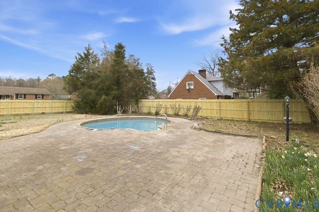 100 Appomattox Ct, Colonial Heights, VA 23834