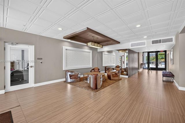 3675 N Country Club Dr 410, Aventura, FL 33180