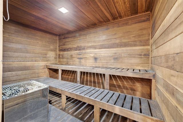 3675 N Country Club Dr 410, Aventura, FL 33180