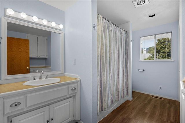 847 NW 5th Street, Grants Pass, OR 97526