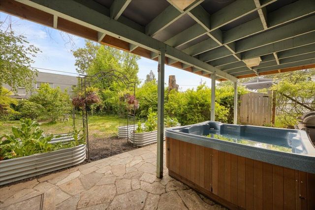 847 NW 5th Street, Grants Pass, OR 97526