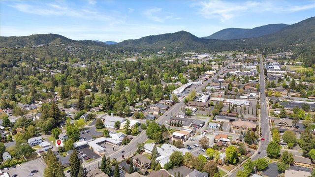 847 NW 5th Street, Grants Pass, OR 97526