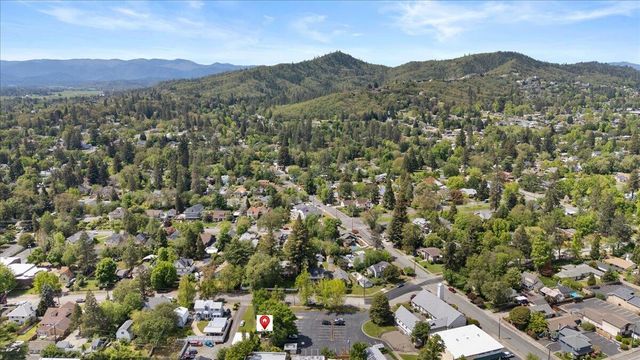 847 NW 5th Street, Grants Pass, OR 97526