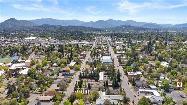 847 NW 5th Street, Grants Pass, OR 97526
