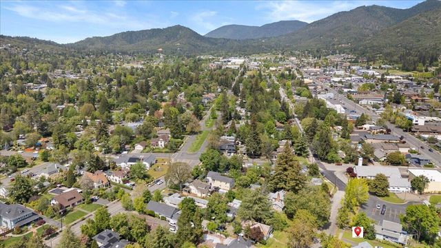 847 NW 5th Street, Grants Pass, OR 97526