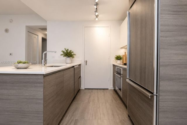 1100 S Miami Ave 2908, Miami, FL 33130