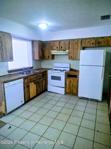 822 Village Drive, Brooksville, FL 34601