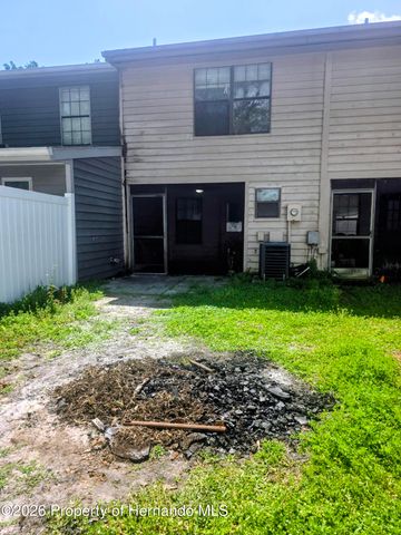 822 Village Drive, Brooksville, FL 34601
