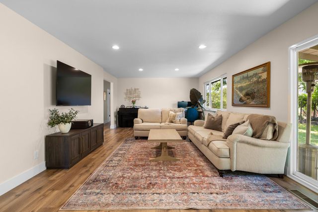 1803 Tanglewood Ln, Roseville, CA 95661