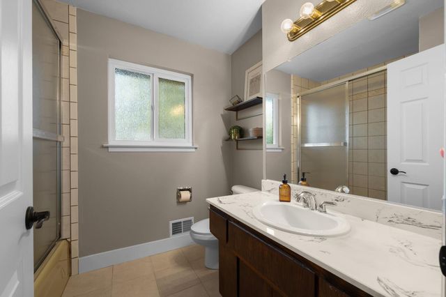 1803 Tanglewood Ln, Roseville, CA 95661