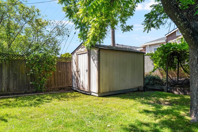 1803 Tanglewood Ln, Roseville, CA 95661