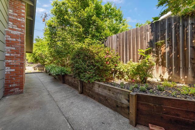 1803 Tanglewood Ln, Roseville, CA 95661