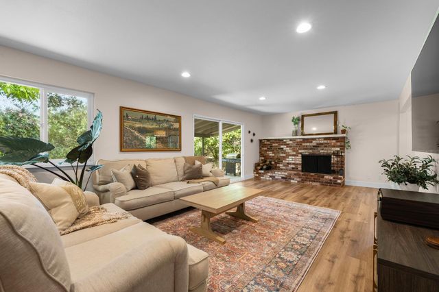 1803 Tanglewood Ln, Roseville, CA 95661