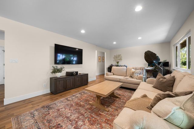 1803 Tanglewood Ln, Roseville, CA 95661