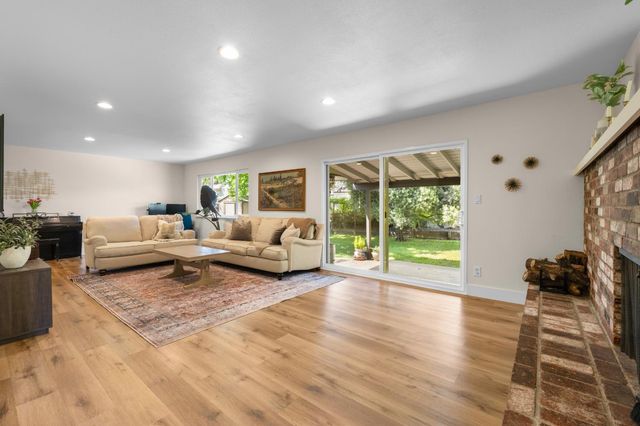 1803 Tanglewood Ln, Roseville, CA 95661