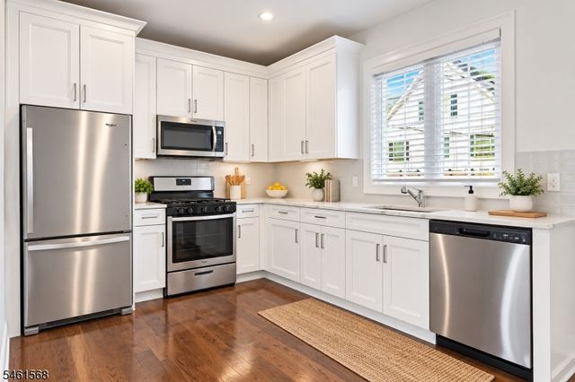 112 Cacciola Pl A, Westfield Town, NJ 07090