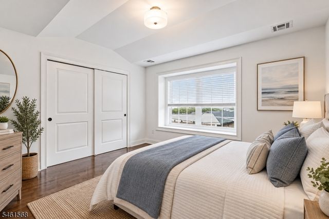 112 Cacciola Pl A, Westfield Town, NJ 07090