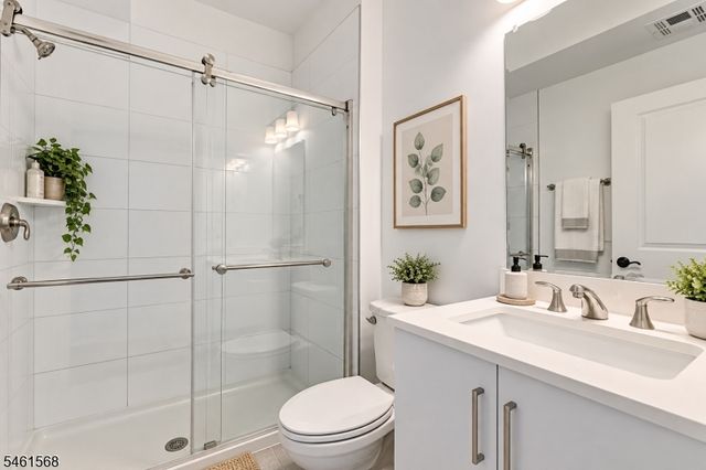 112 Cacciola Pl A, Westfield Town, NJ 07090