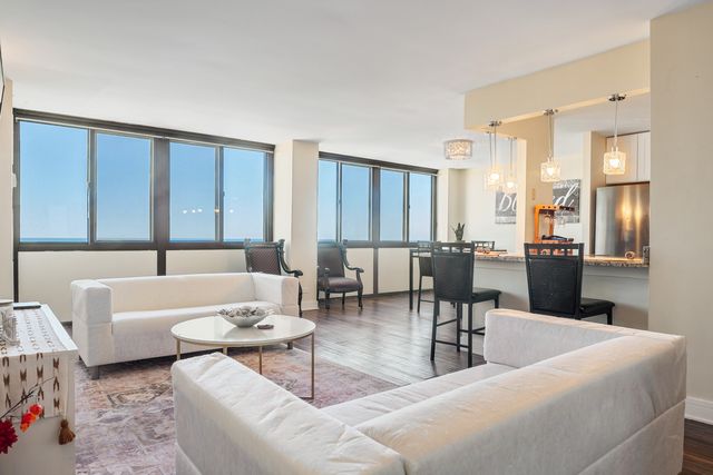 4800 S Lake Park Avenue 2005, Chicago, IL 60615