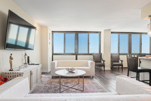 4800 S Lake Park Avenue 2005, Chicago, IL 60615