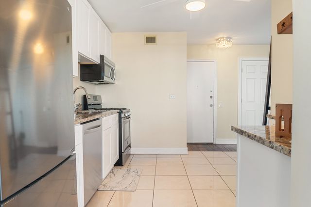 4800 S Lake Park Avenue 2005, Chicago, IL 60615
