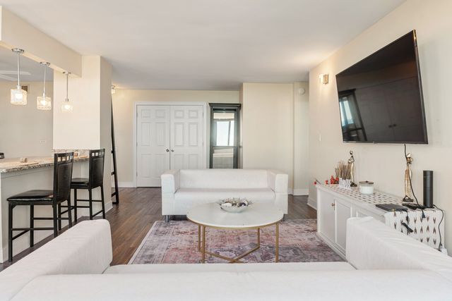 4800 S Lake Park Avenue 2005, Chicago, IL 60615