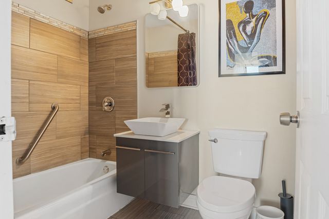 4800 S Lake Park Avenue 2005, Chicago, IL 60615