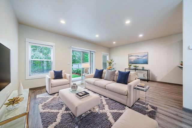 3860 Creek View Drive, Medford, OR 97504