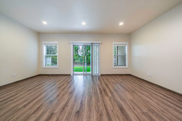 3860 Creek View Drive, Medford, OR 97504