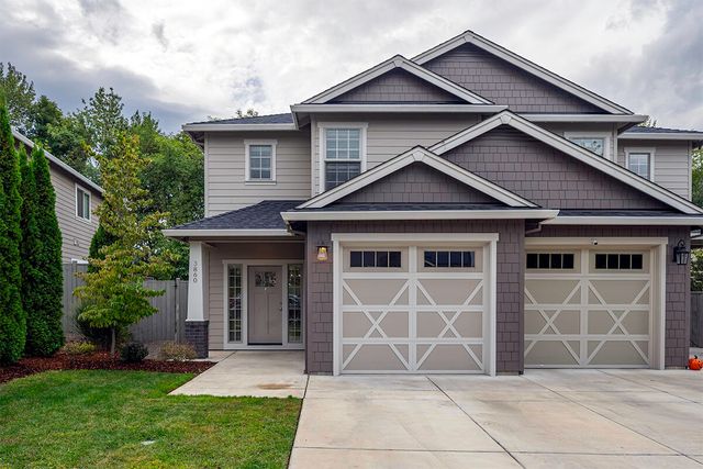 3860 Creek View Drive, Medford, OR 97504