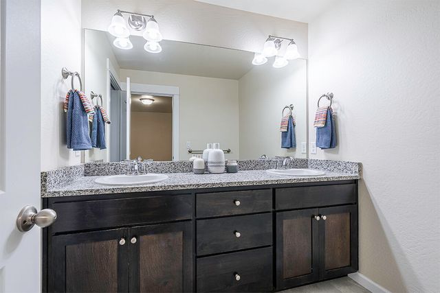 3860 Creek View Drive, Medford, OR 97504