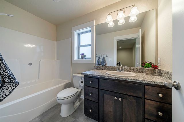 3860 Creek View Drive, Medford, OR 97504