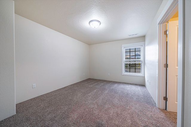 3860 Creek View Drive, Medford, OR 97504