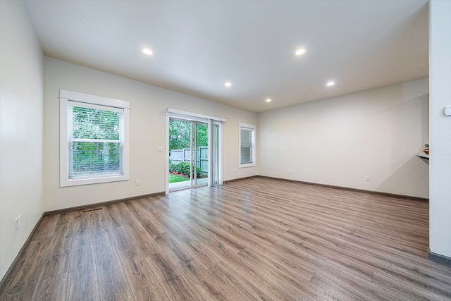 3860 Creek View Drive, Medford, OR 97504