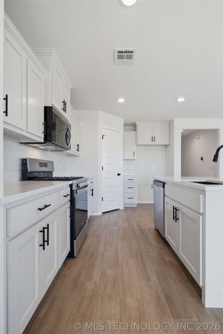 12513 N 134 Avenue, Owasso, OK 74021