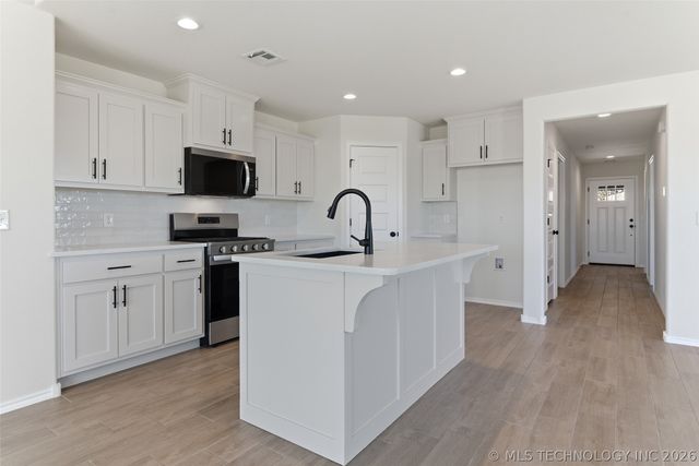 12513 N 134 Avenue, Owasso, OK 74021