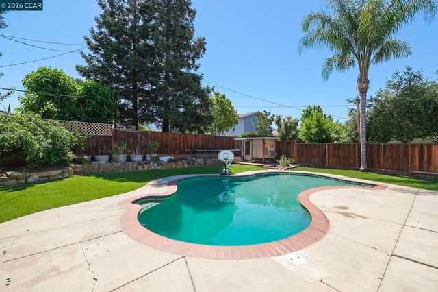 1325 Sumac Cir, Concord, CA 94521