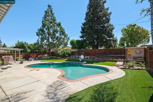 1325 Sumac Cir, Concord, CA 94521