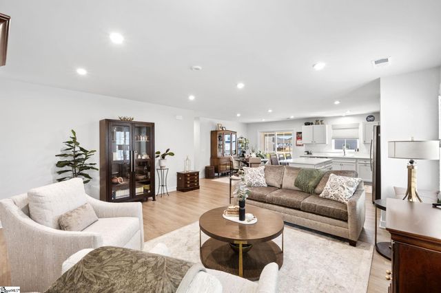 1337 Coffeetree Drive, Woodruff, SC 29388