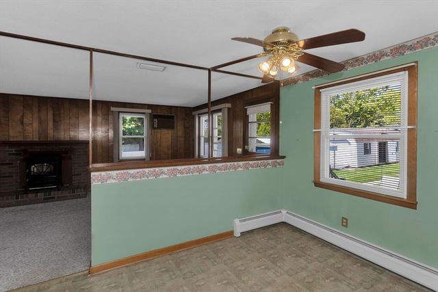 20 Hendom Dr, Agawam, MA 01030