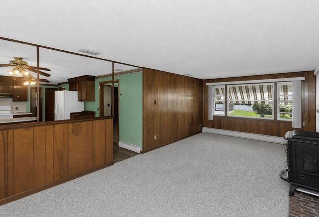 20 Hendom Dr, Agawam, MA 01030