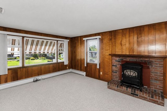 20 Hendom Dr, Agawam, MA 01030