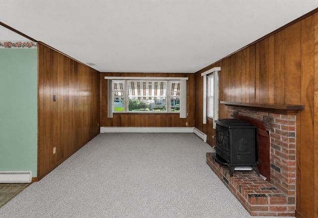 20 Hendom Dr, Agawam, MA 01030