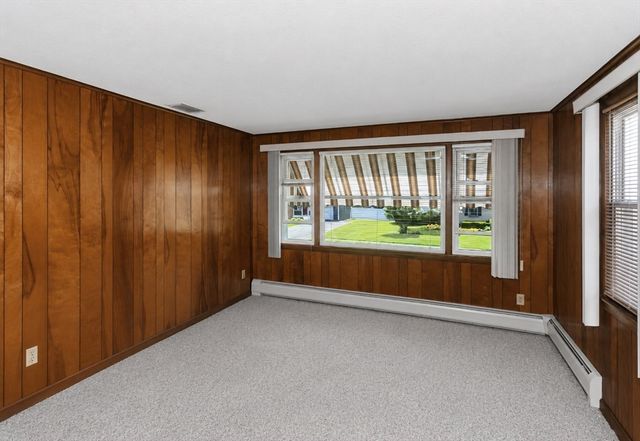 20 Hendom Dr, Agawam, MA 01030