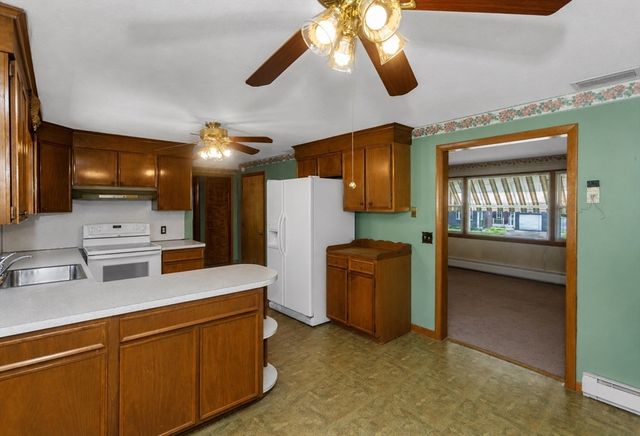 20 Hendom Dr, Agawam, MA 01030
