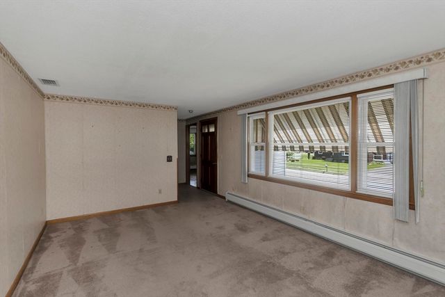 20 Hendom Dr, Agawam, MA 01030