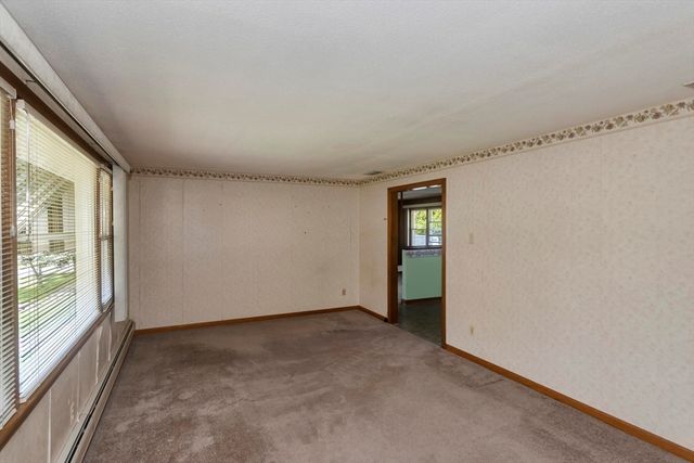 20 Hendom Dr, Agawam, MA 01030