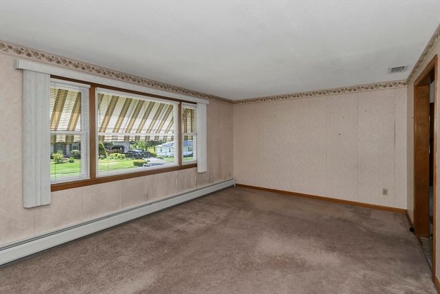 20 Hendom Dr, Agawam, MA 01030