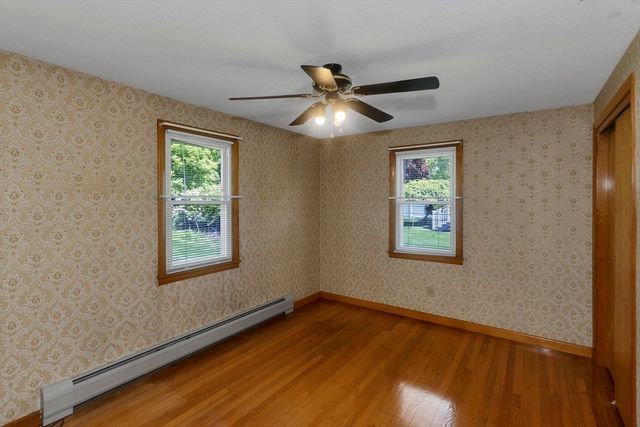 20 Hendom Dr, Agawam, MA 01030