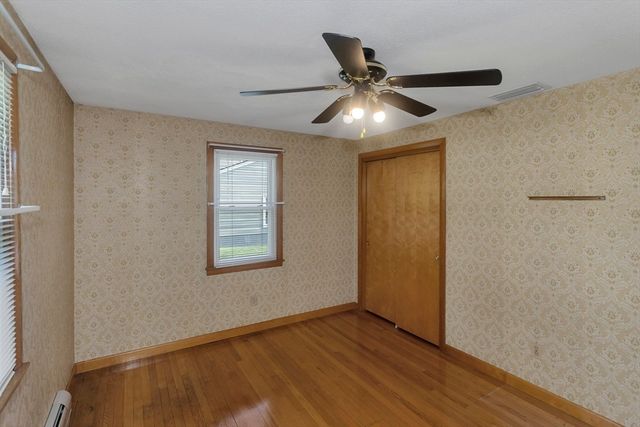 20 Hendom Dr, Agawam, MA 01030